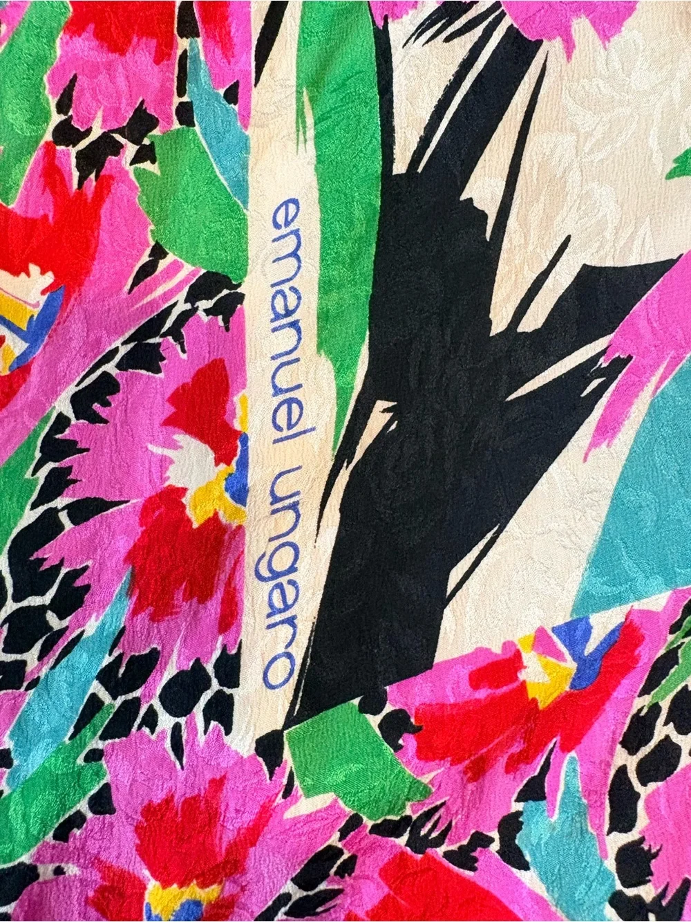 Emanuel Ungaro Paris - 100% silk made in italy vibtage scarf